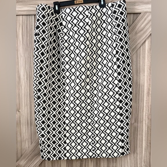 Lane Bryant Dresses & Skirts - Lane Bryant Monochrome Diamond Pencil Skirt